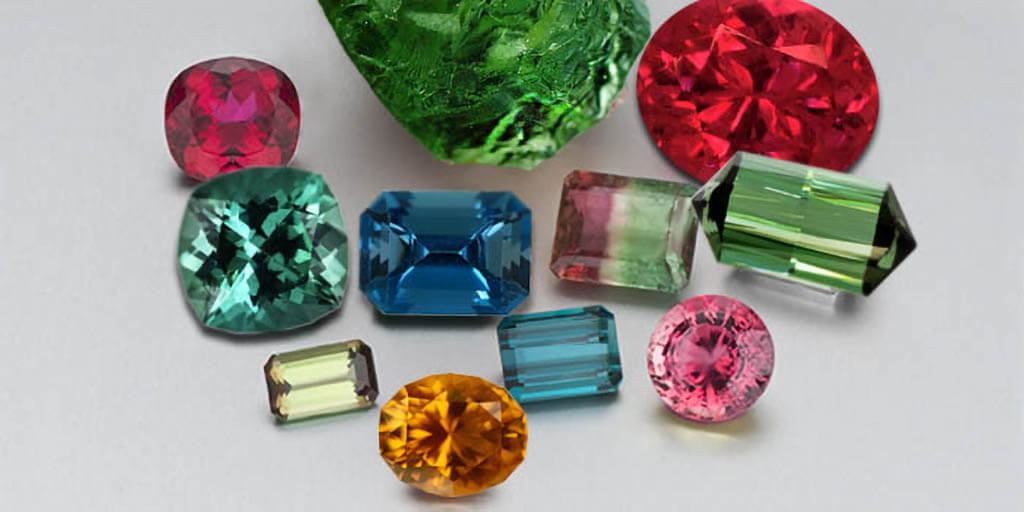 Tourmaline có nghĩa là “tinh thể nhiều màu” chính vì chất đá này có rất nhiều màu sắc khác nhau.